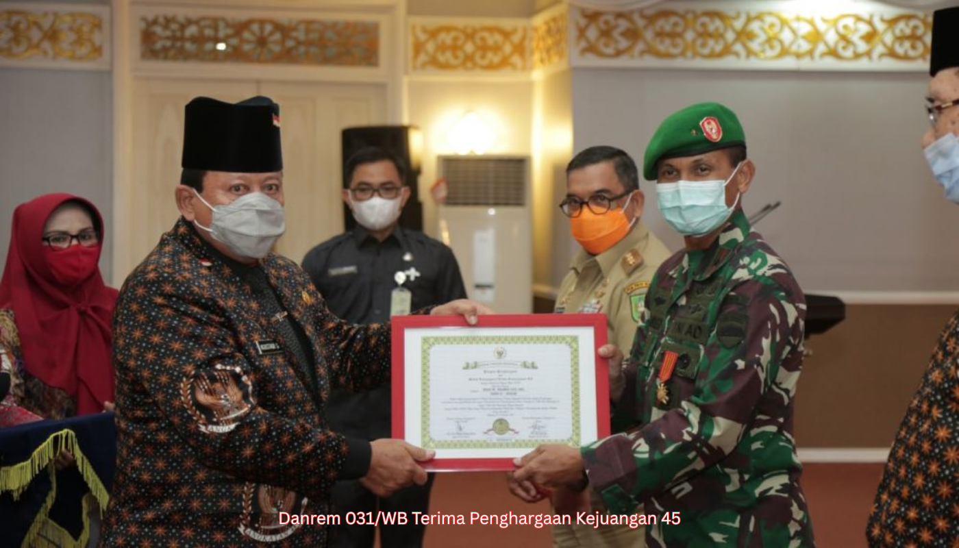 Danrem 031/WB Terima Penghargaan Kejuangan 45