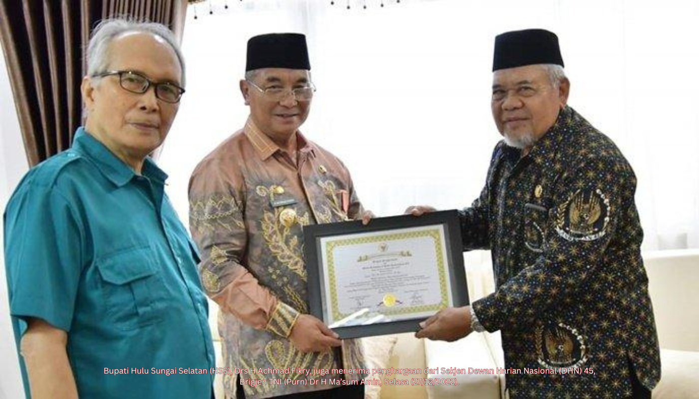 Bupati Hulu Sungai Selatan (HSS), Drs H Achmad Fikry, juga menerima penghargaan dari Sekjen Dewan Harian Nasional (DHN) 45, Brigjen TNI (Purn) Dr H Ma’sum Amin, Selasa (27/12/2022). Artikel ini telah tayang di BanjarmasinPost.co.id dengan judul Pengurus DHN 45 Anugerahi Bupati HSS Achmad Fikry Medali Kejuangan 9 Windu Kemerdekaan RI,